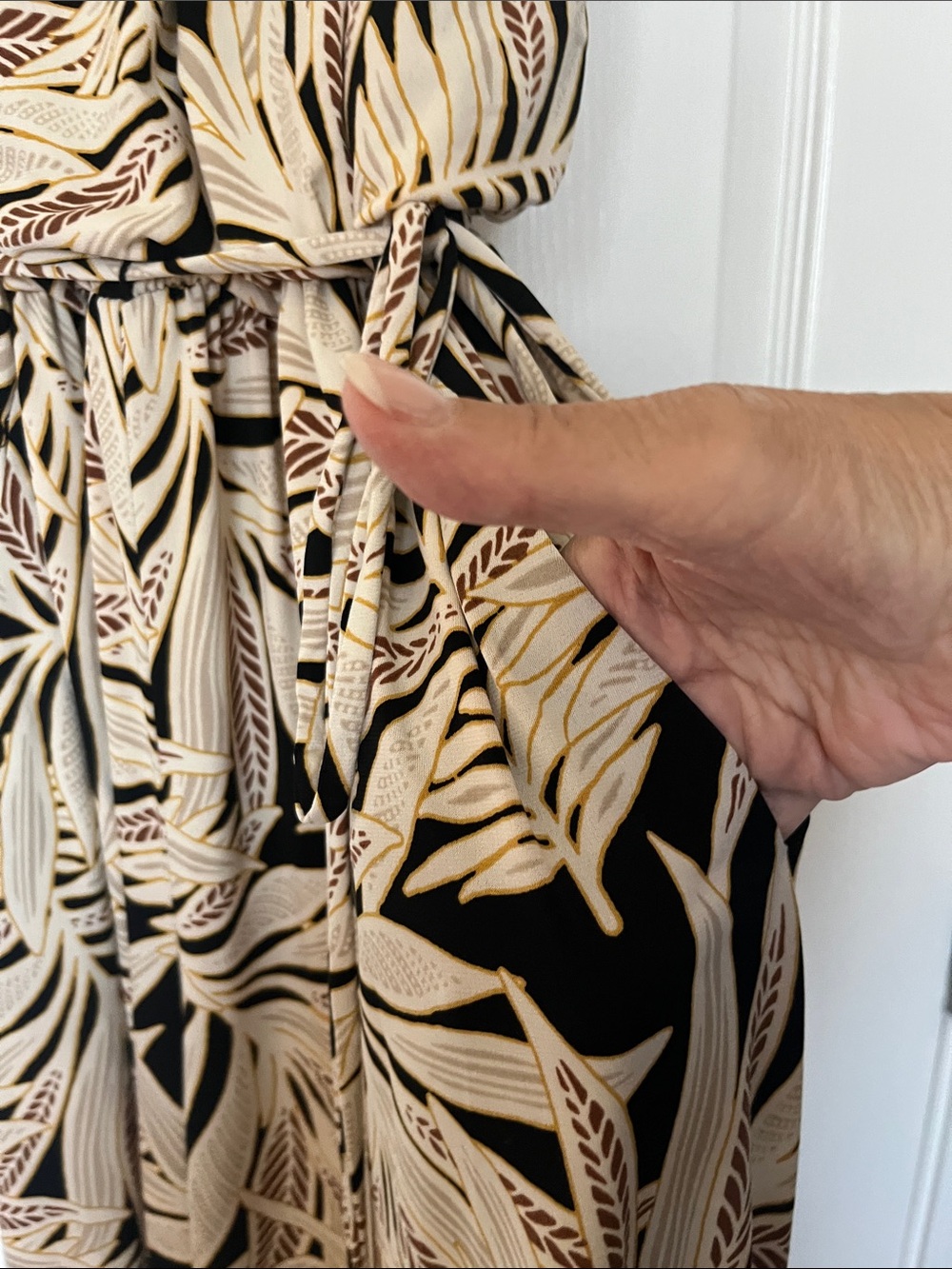 Roz & Ali Black and Cream Leaf-Print Wide-Leg Jumpsuit - NWOT - Picture 3 of 13